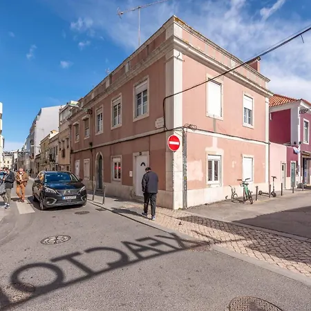 Guestready - Colourful And Modern Lxfactory Holiday home Lisbon